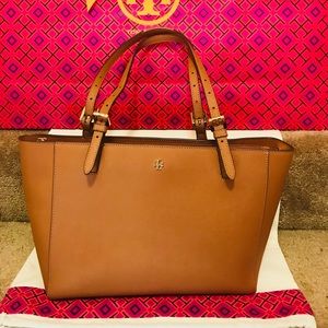 !! Authentic!! Tory Burch Robinson tote.